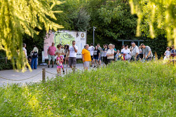 Visitors at the Full Moon Festival at Tierwelt Herberstein.