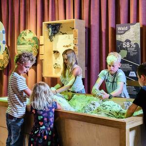Children explore the House of Biodiversity at the " Tierwelt Herberstein " (c) mavric