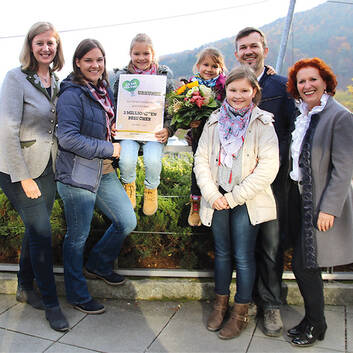 The Schönauer Family with State Councilor Barbara Eibinger-Miedl, M.A.